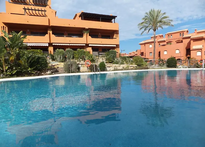 Jardines, Piscina Y Mar