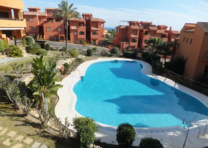 Jardines, Piscina Y Mar